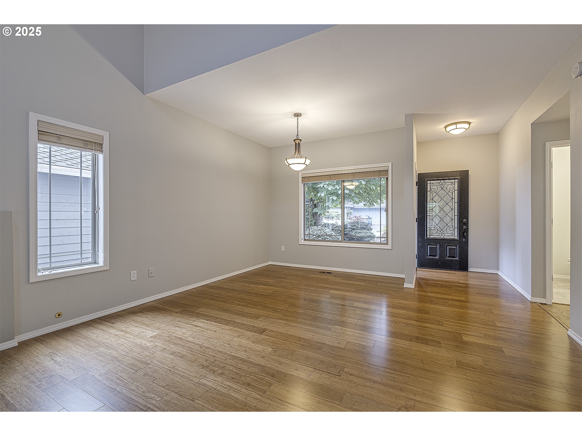 71 Kingsgate Road Lake Oswego, OR 97035 - Photo 3 of 32 Gallery Image 3