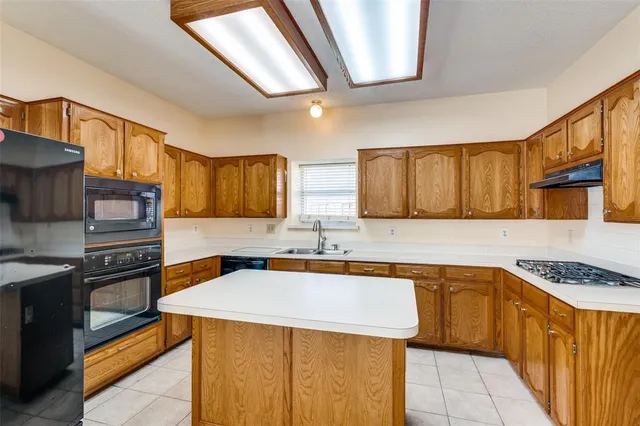 $2,800 | 8305 Camden Court, Rowlett, TX 75089