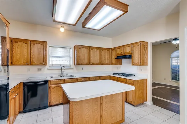 $2,800 | 8305 Camden Court, Rowlett, TX 75089