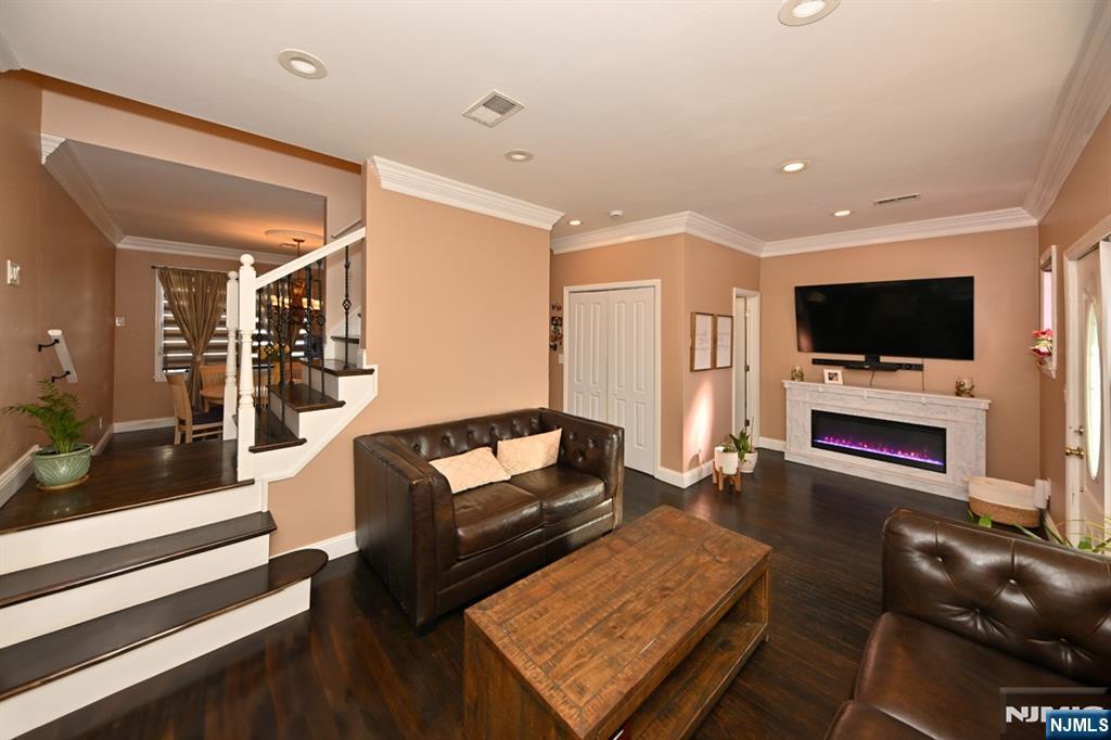 53 Barbour Street Haledon, NJ 07508 - Photo 4 of 24