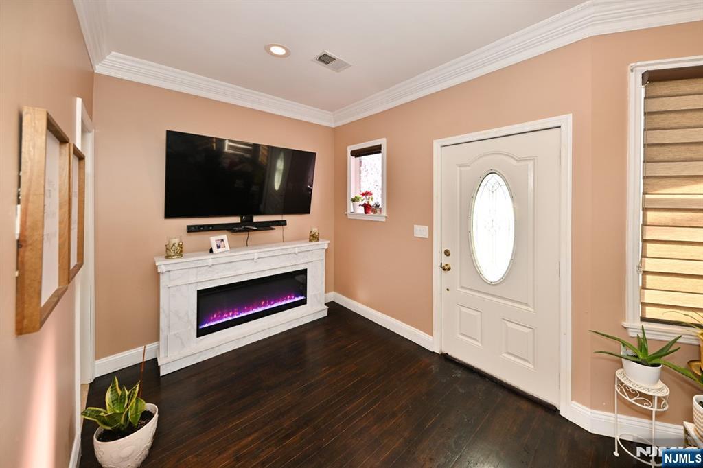 53 Barbour Street Haledon, NJ 07508 - Photo 6 of 24