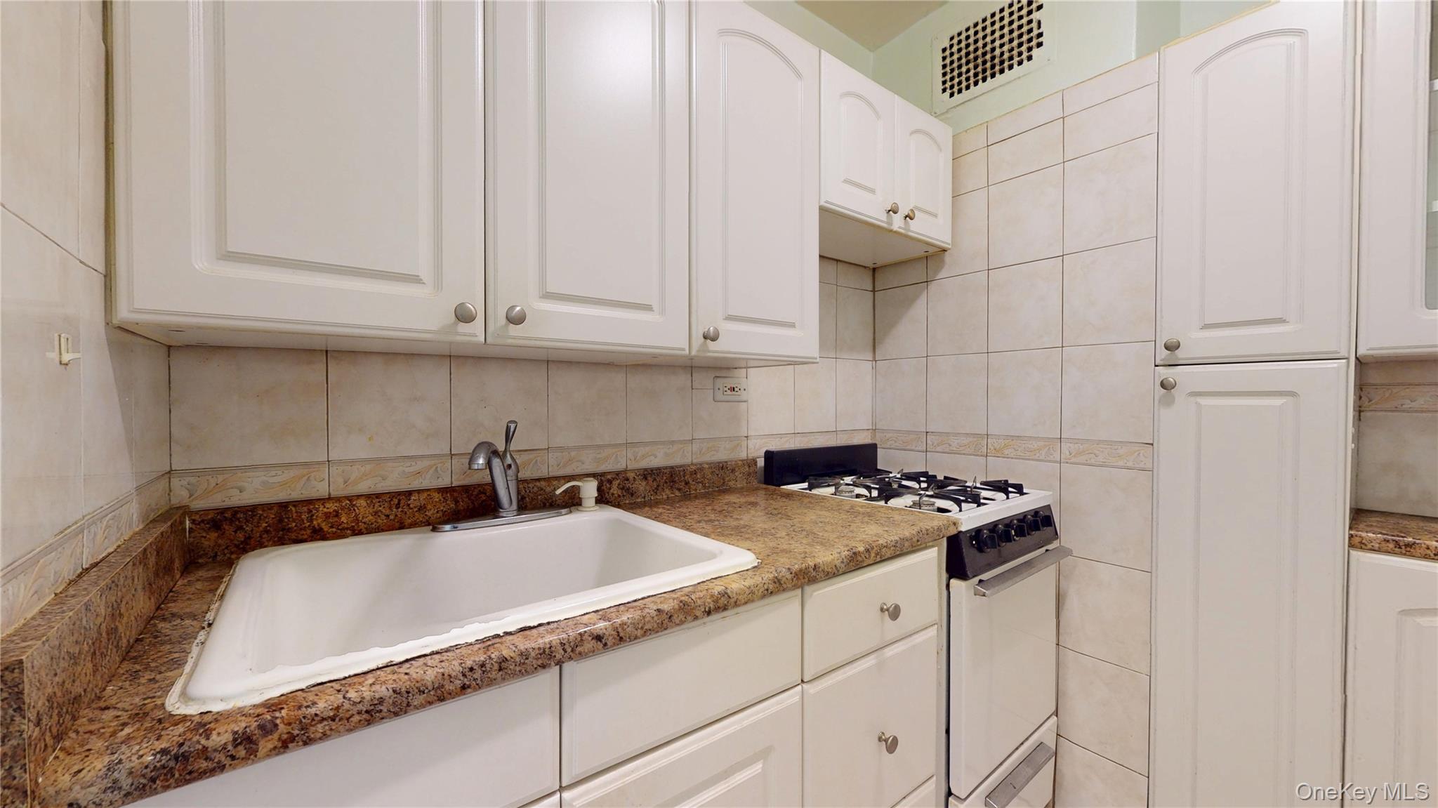 99-10 60th Avenue, Unit 2L Queens, NY 11368 - Photo 11 of 23