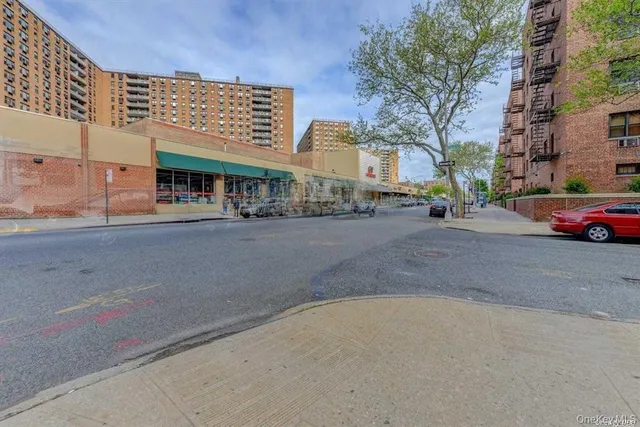 $145,000 | 99-10 60th Avenue, Unit 2L | South Corona