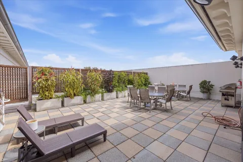 $1,900,000 | 1000 Park Place, Unit H, San Mateo, CA 94403