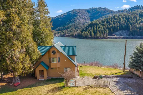 $399,900 | 2876 Deep Lake South Shore Road, Colville, WA 99114