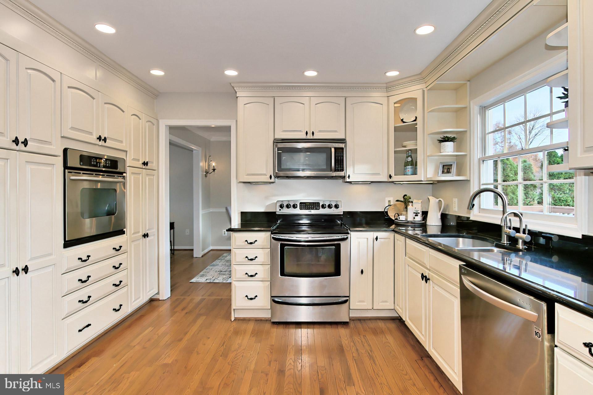 12567 Rock Ridge Road Herndon, VA 20170 - Photo 14 of 50 SS Appliances: Range, Microwave, Dishwasher, WO