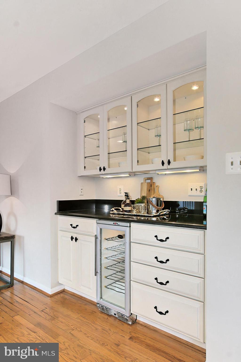 12567 Rock Ridge Road Herndon, VA 20170 - Photo 18 of 50 Custom Butlers Pantry w/ Glass Door Cabs+Lights