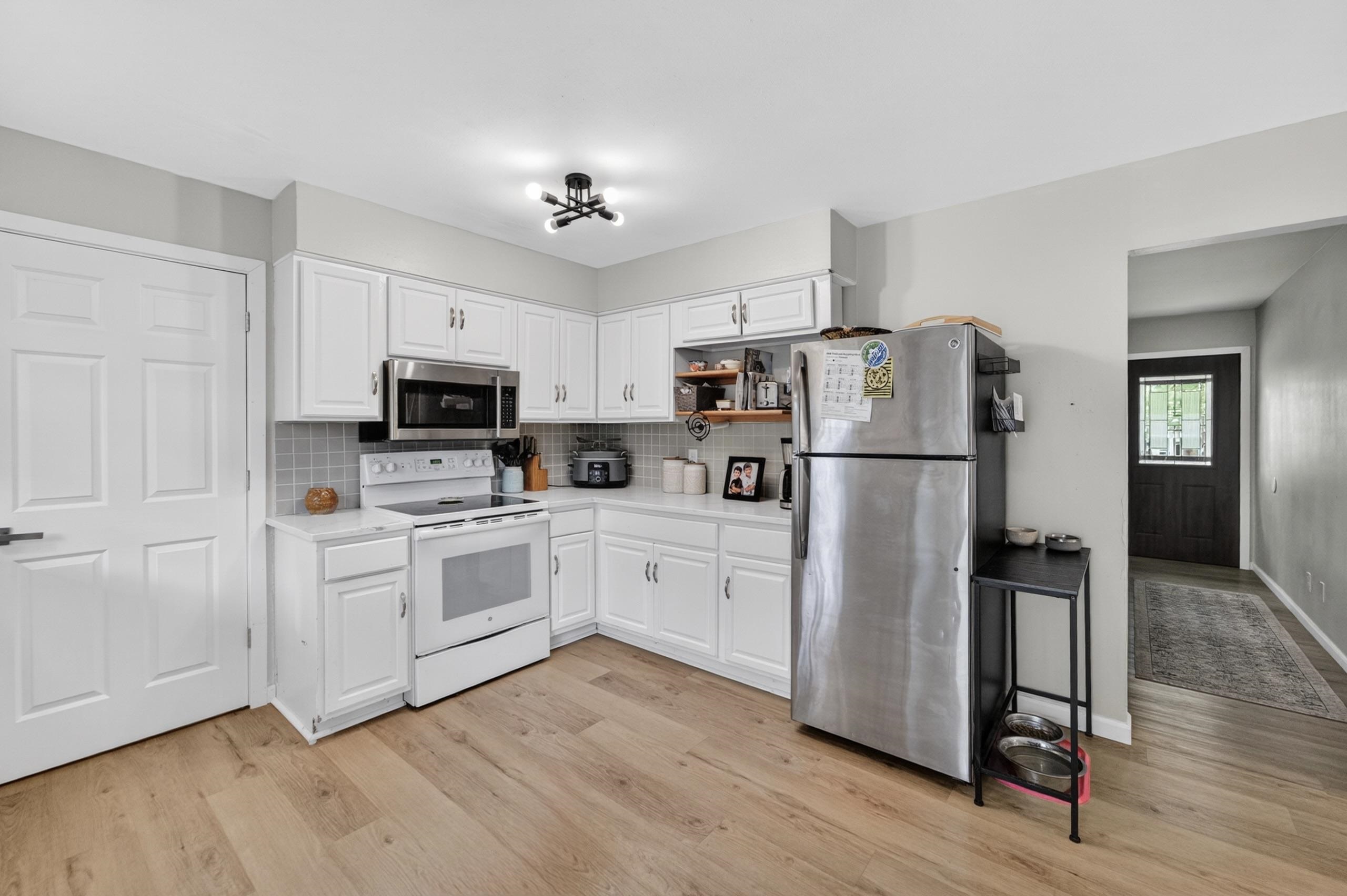 1121 Debra Lane Madison, WI 53704 - Photo 6 of 22