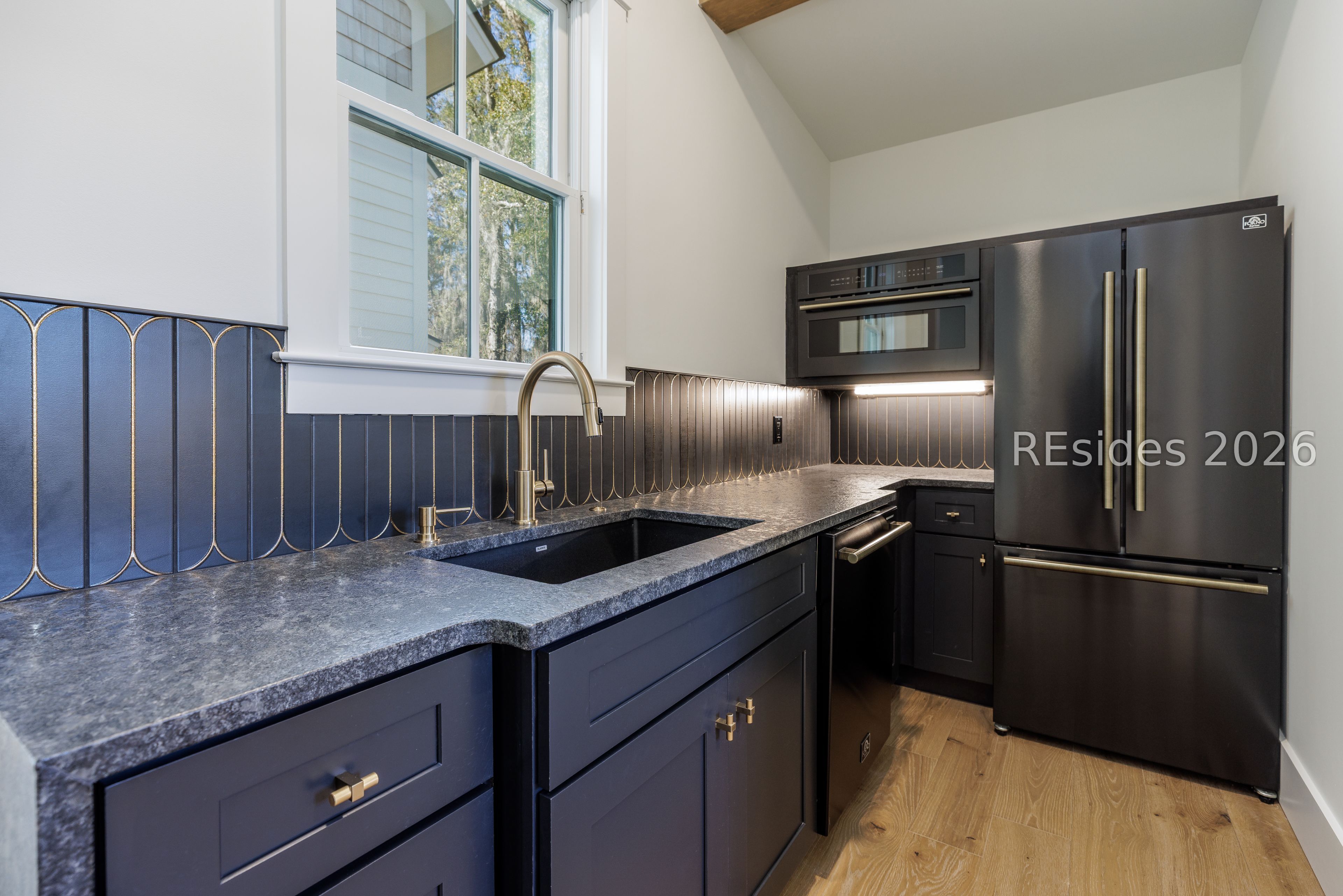 6 Colleton River Drive Bluffton, SC 29910 - Photo 13 of 37 Butler kitchen