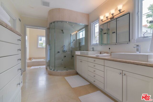 321 South Canon Drive Beverly Hills, CA 90212 - Photo 10 of 16