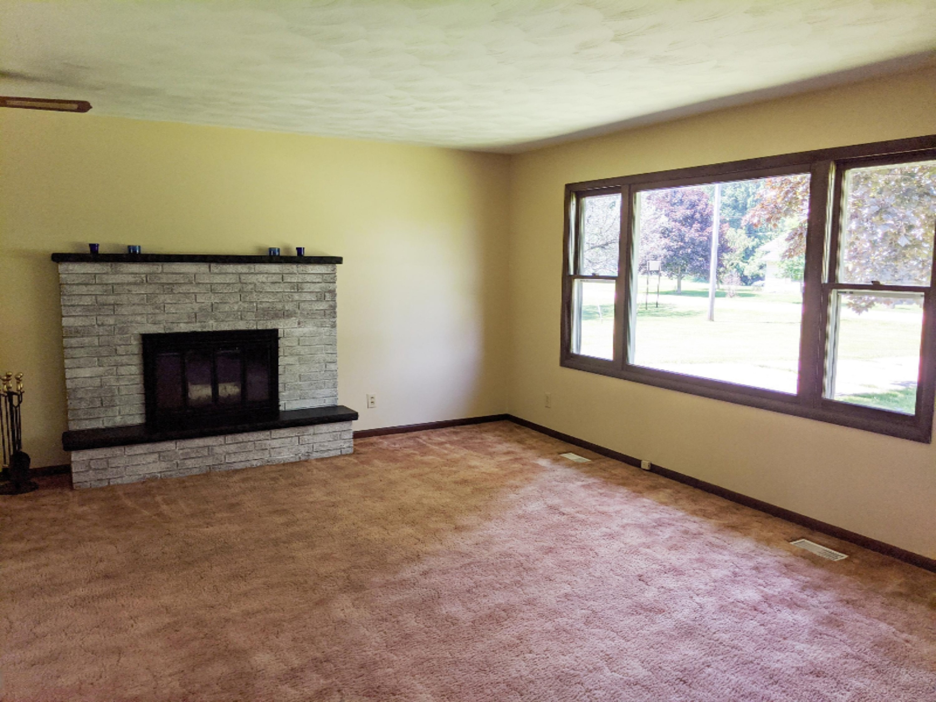 3701 Curtis Road Nashville, MI 49073 - Photo 8 of 31 Living Room