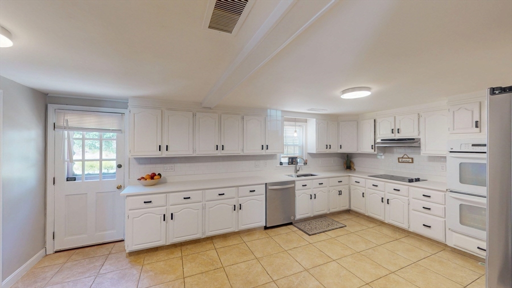 11 Lansing Road Lynn, MA 01904 - Photo 7 of 29
