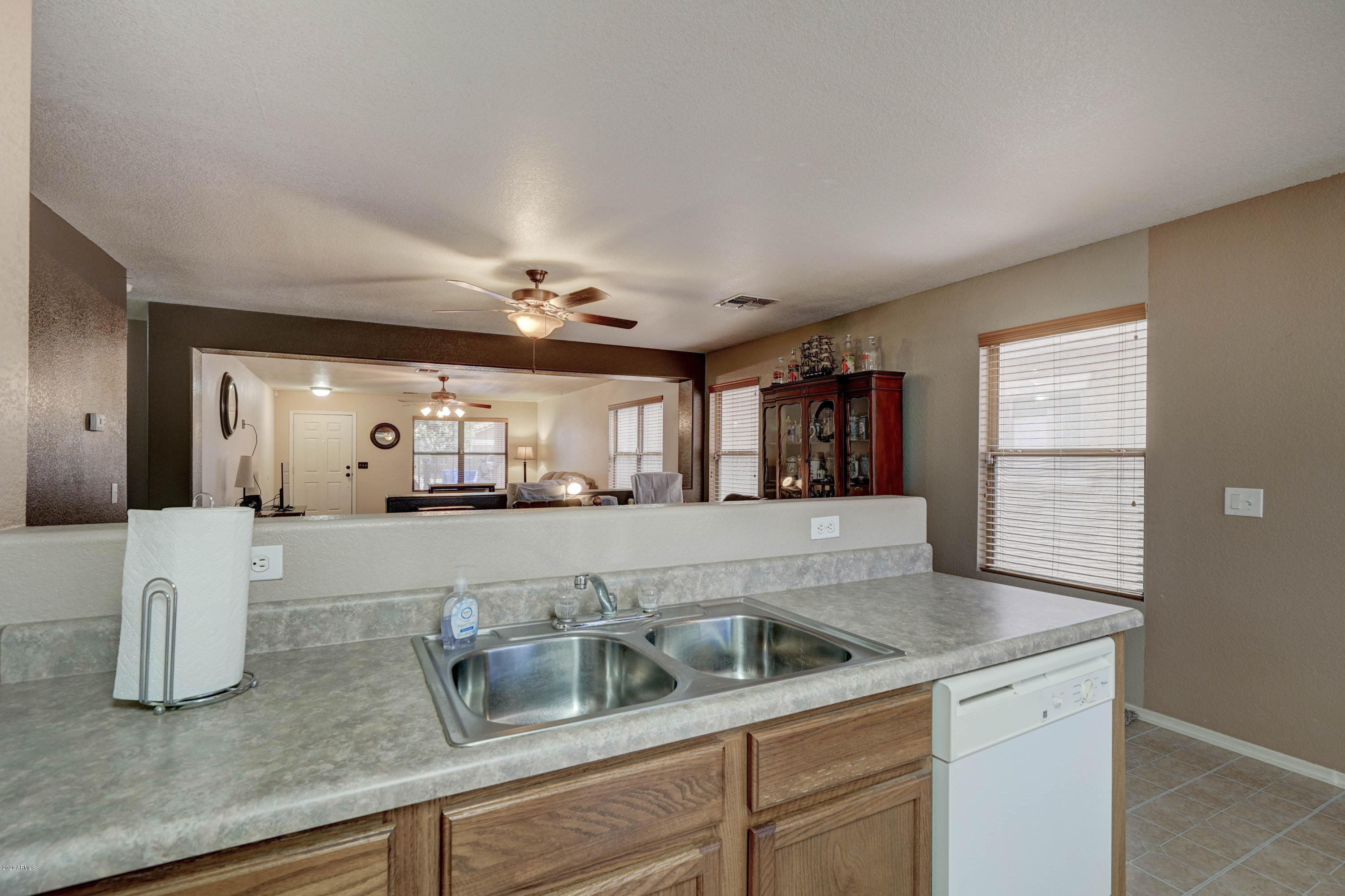 2601 West Romley Road Phoenix, AZ 85041 - Photo 9 of 21 2601 W Romley Ave-9
