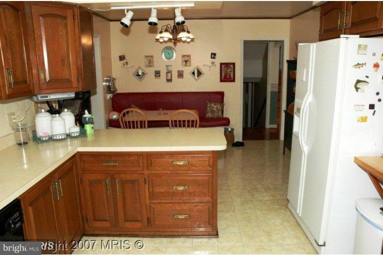 6696 Riley Road Warrenton, VA 20187 - Photo 4 of 8 Kitchen