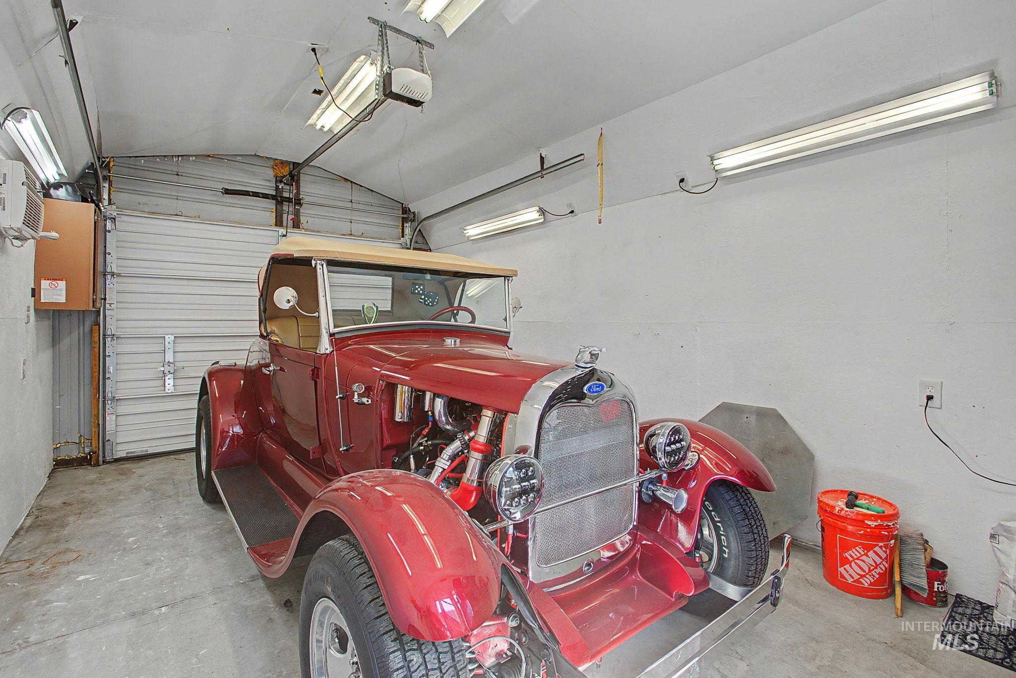 809 Bryden Avenue Lewiston, ID 83501 - Photo 38 of 42 Garage with a garage door opener