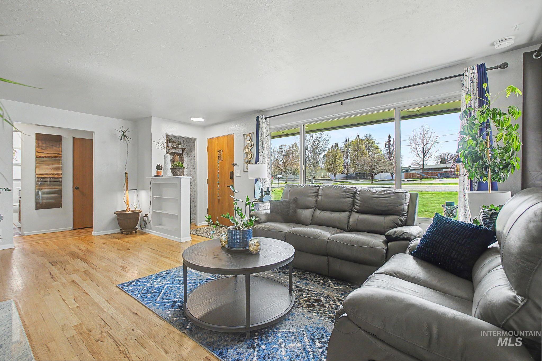 809 Bryden Avenue Lewiston, ID 83501 - Photo 8 of 42 Living area featuring light wood finished floors and baseboards