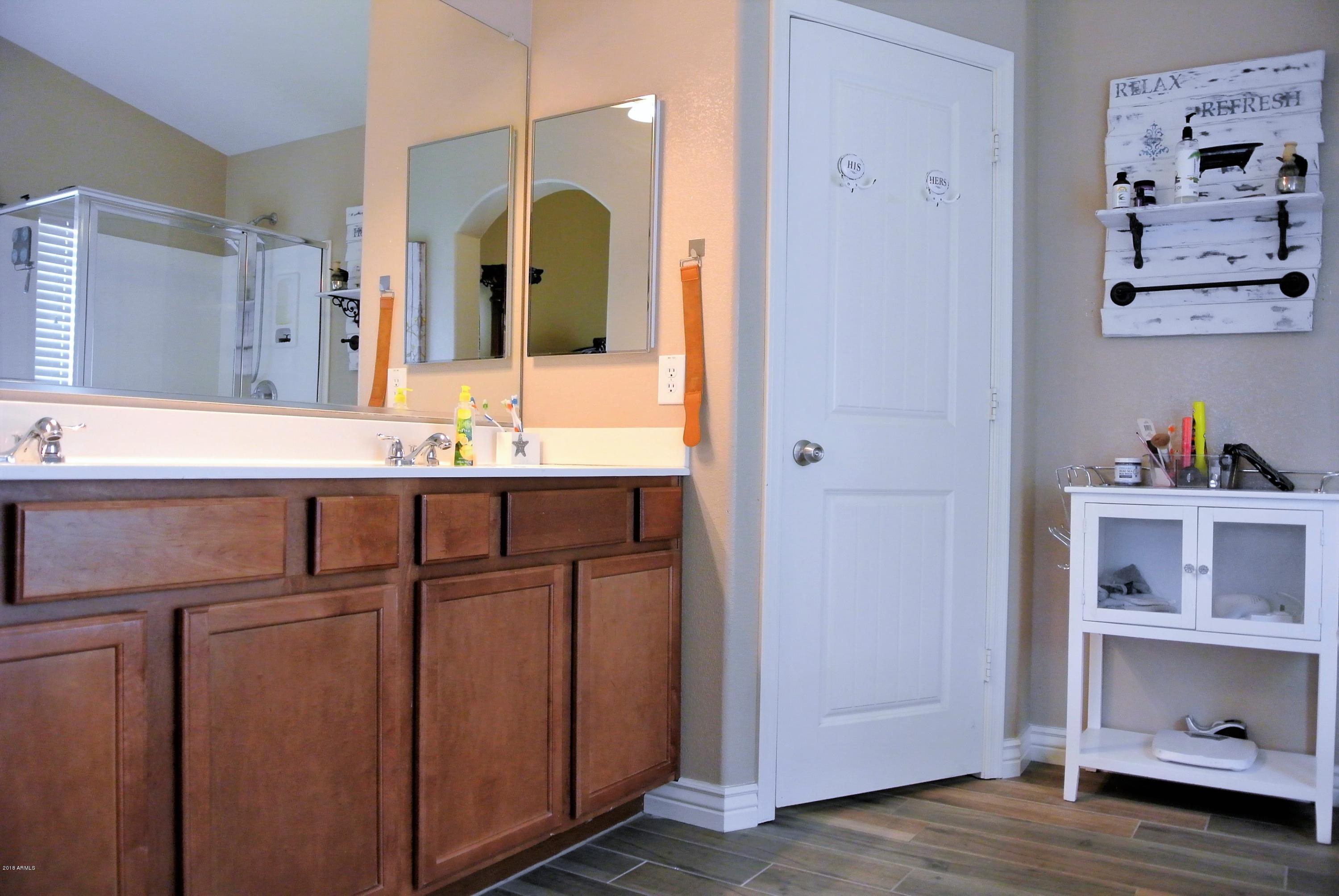 4181 East Bonanza Road Gilbert, AZ 85297 - Photo 29 of 40 Double sinks