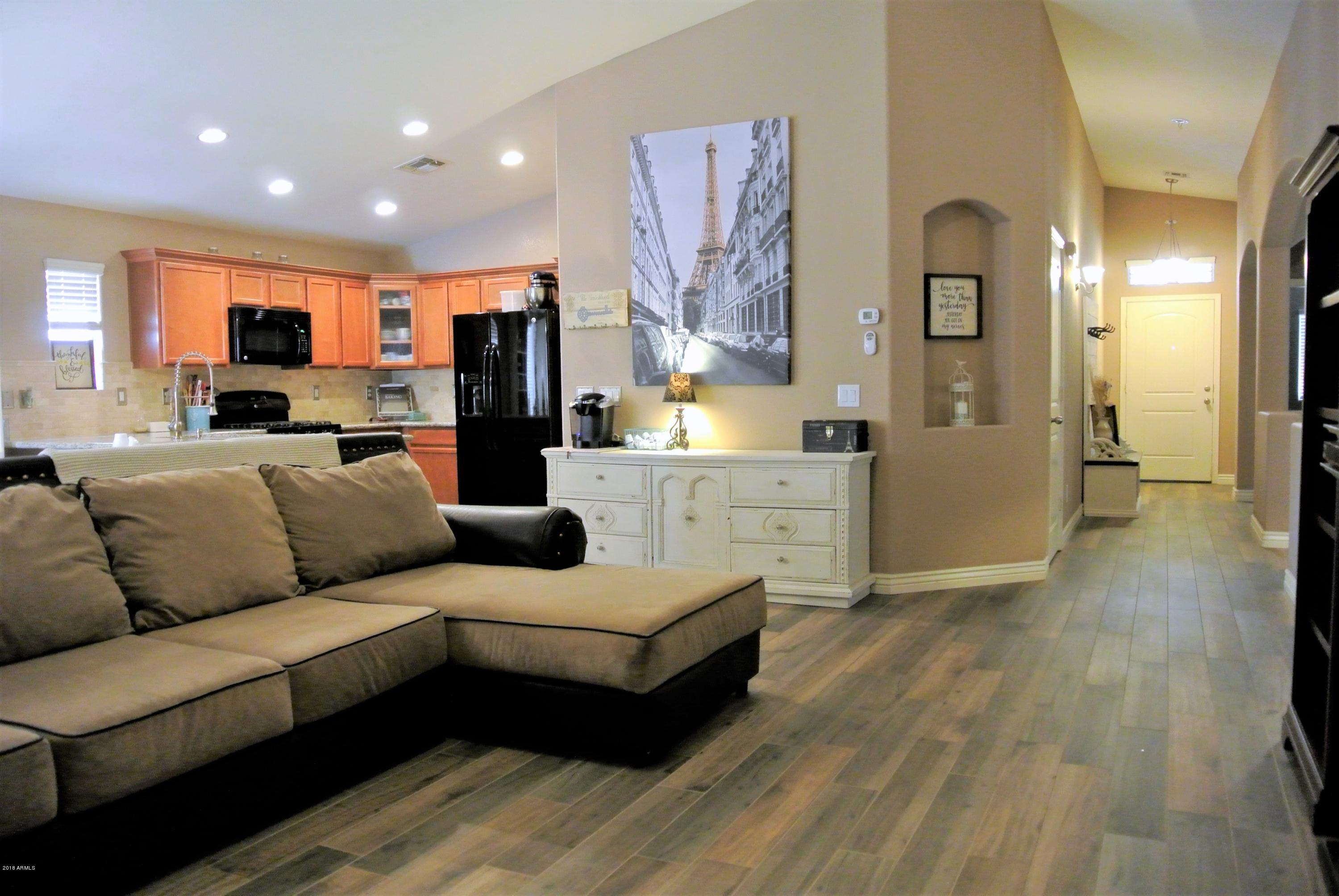4181 East Bonanza Road Gilbert, AZ 85297 - Photo 7 of 40 Vaulted ceilings