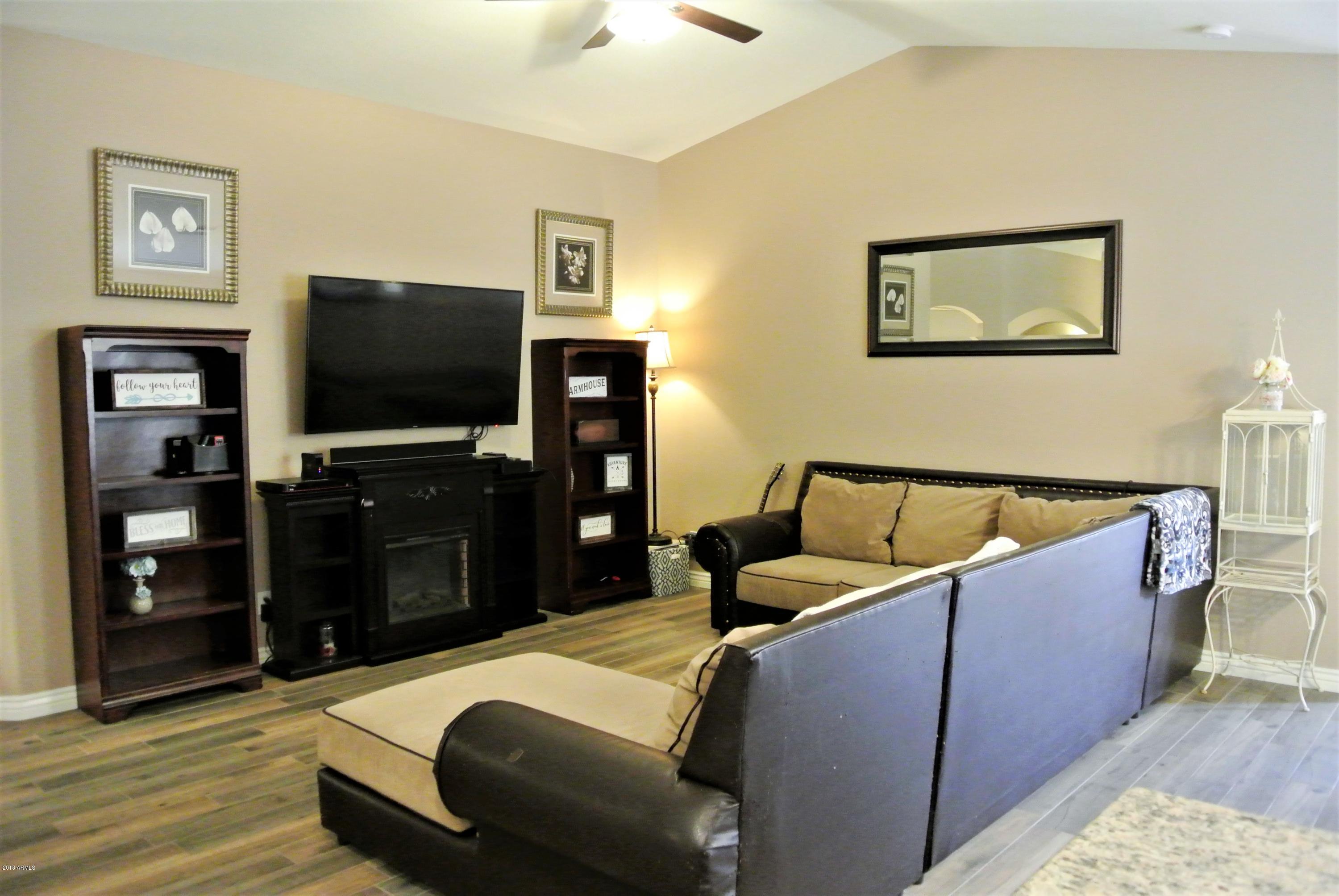 4181 East Bonanza Road Gilbert, AZ 85297 - Photo 10 of 40 Huge Greatroom