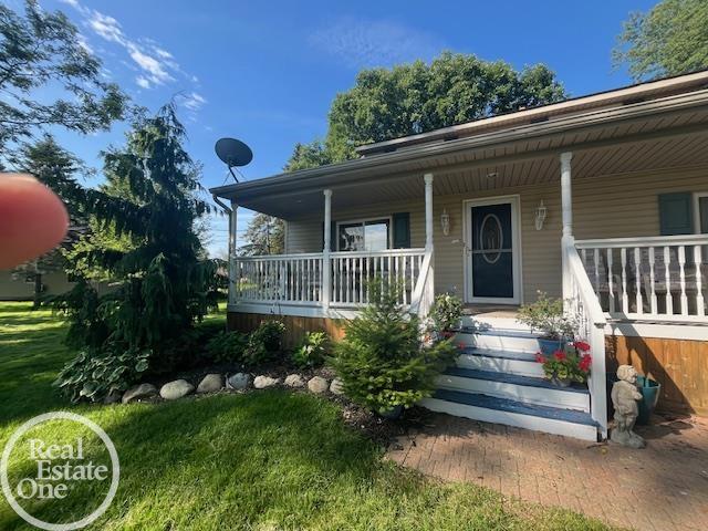 33850 Schneider Road Chesterfield, MI 48047 - Photo 4 of 44