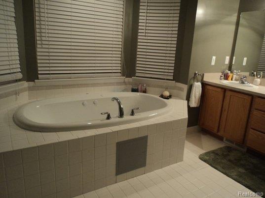 22629 Brantingham Road Macomb, MI 48044 - Photo 8 of 20 DSC00335.JPG