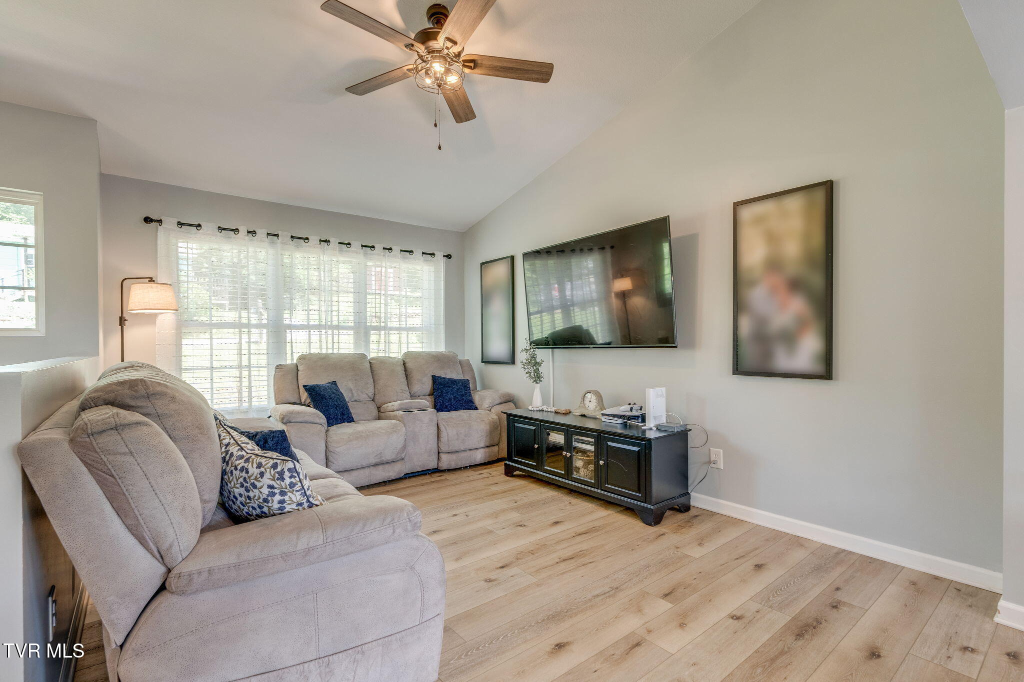 220 Old Siam Road Elizabethton, TN 37643 - Photo 5 of 41 005