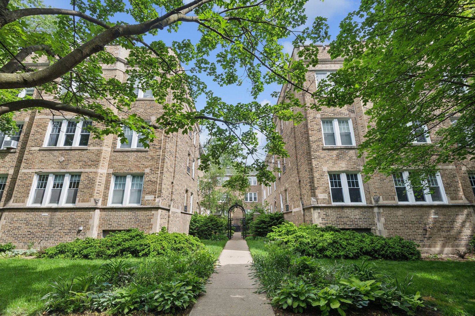 717 Reba Place, Unit 2N Evanston, IL 60202 - Photo 1 of 15