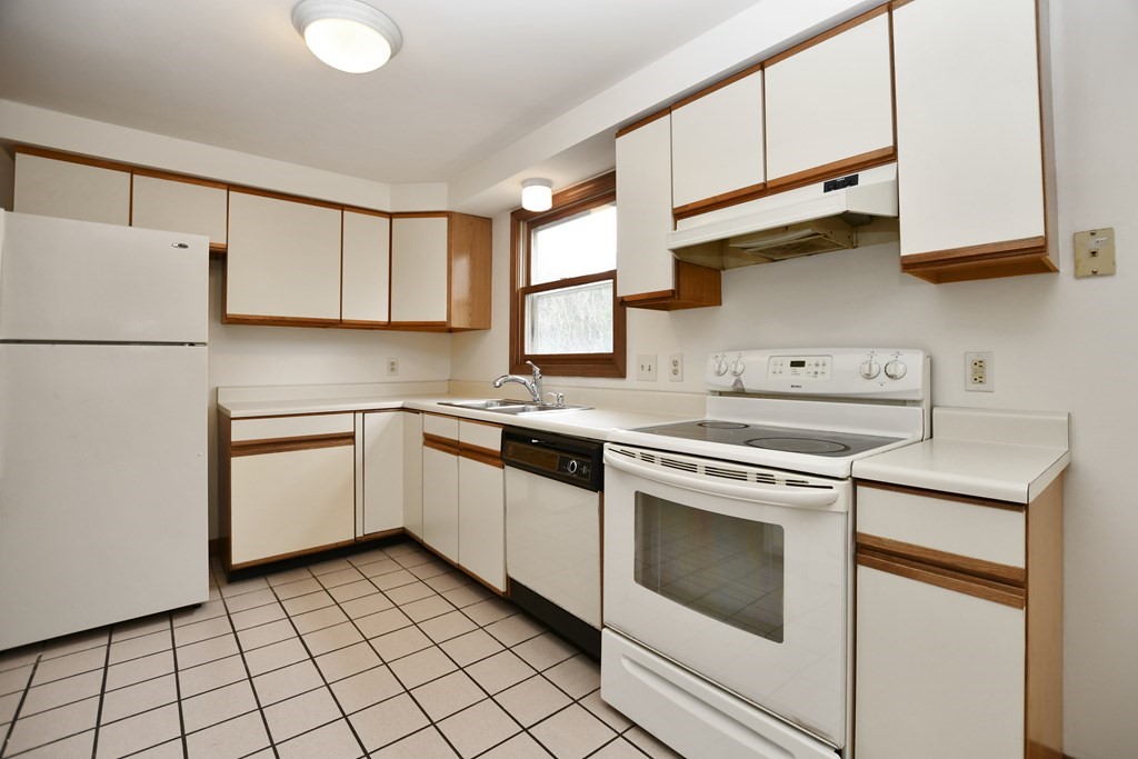 33 Pinecliff Road, Unit 33 Boston, MA 02132 - Photo 8 of 29 Gallery Image 8