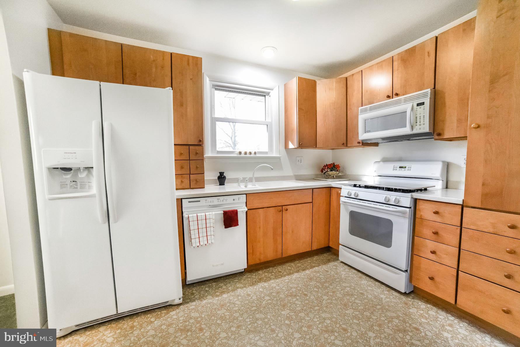 2805 Kingsway Road Fort Washington, MD 20744 - Photo 3 of 45 Kitchen