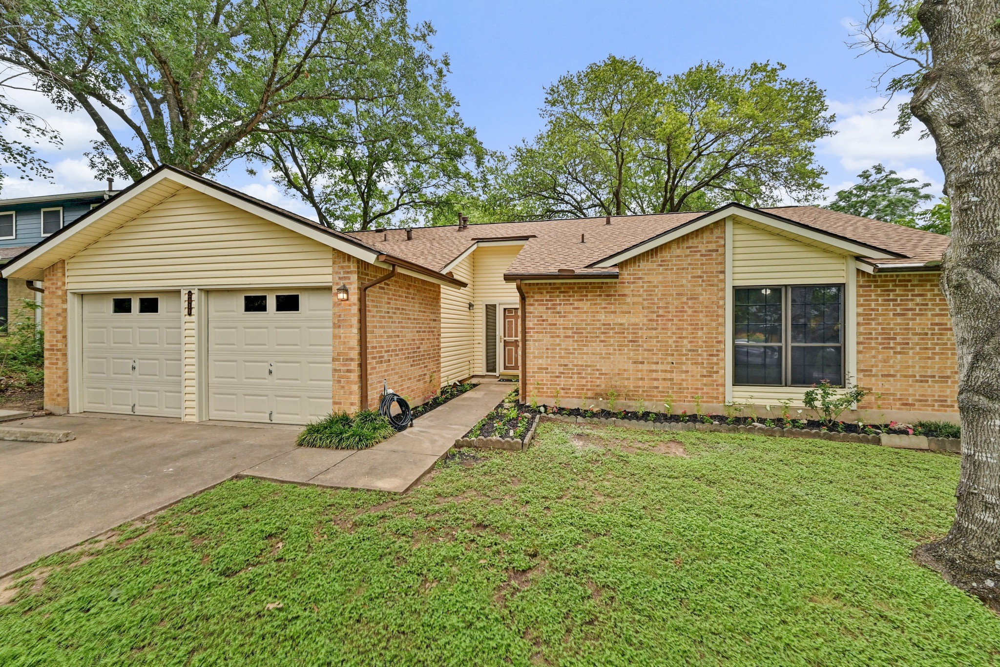 2411 Roehampton Drive Austin, TX 78745 - Photo 3 of 29