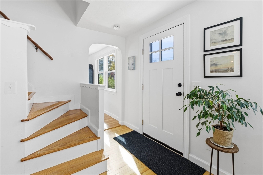 16 Beebe Lane Wakefield, MA 01880 - Photo 17 of 32 a living room with furniture and a potted plant