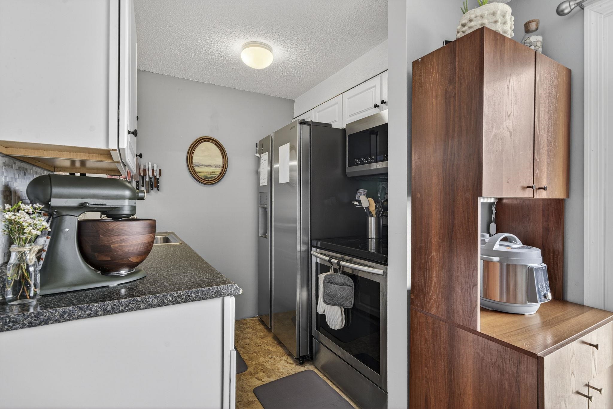 897 Mammoth Road, Unit 3 Manchester, NH 03104 - Photo 5 of 25