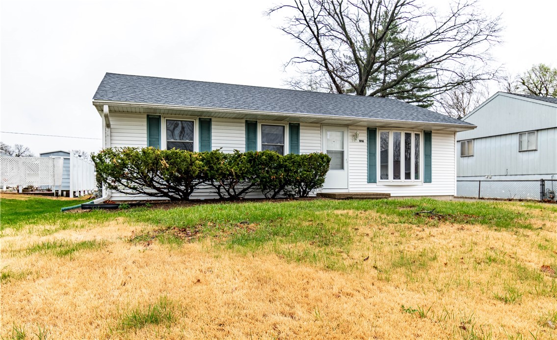 1916 South Lynnwood Drive Decatur, IL 62521 - Photo 2 of 20 Gallery Image 2