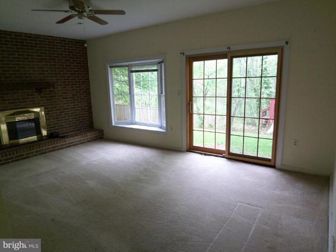 8934 Rolling Road Manassas, VA 20110 - Photo 5 of 7 Family Room