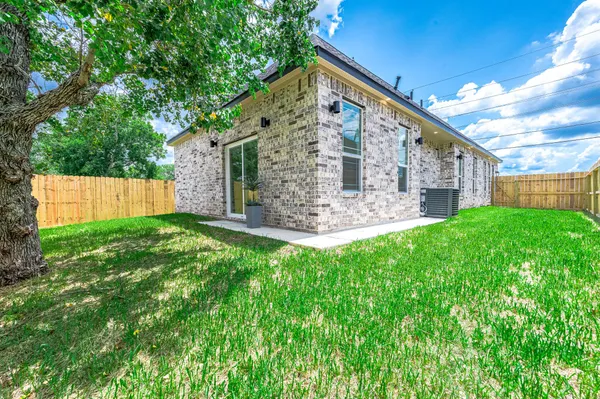 a view of a house with backyard and a tree
