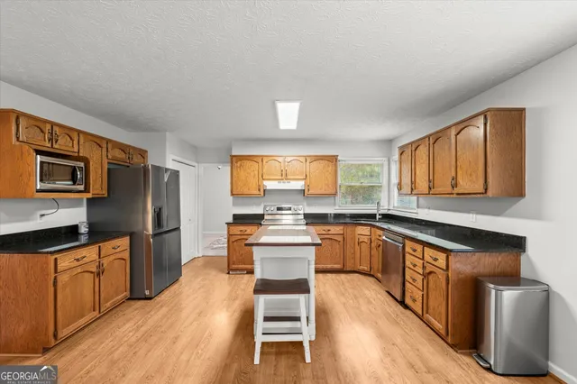 $425,000 | 115 Rockhurst Chase, Tyrone, GA 30290