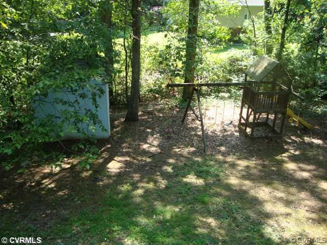 1417 Lockett Ridge Road Midlothian, VA 23114 - Photo 3 of 6 Yard/Garden