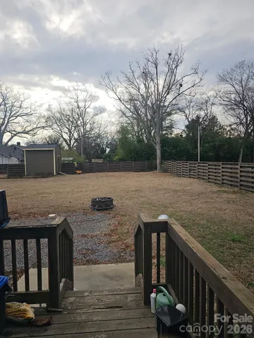 a view of house with backyard and trees