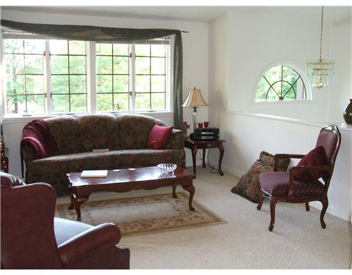 418 Meeting House Road Bridgeville, PA 15017 - Photo 3 of 17 Living Room.