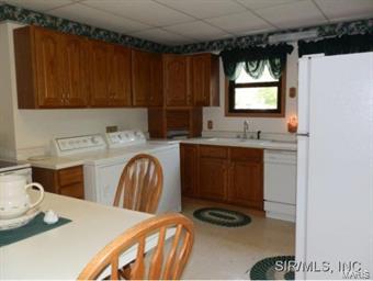 819 Water Street Butler, IL 62015 - Photo 17 of 24 Gallery Image 17
