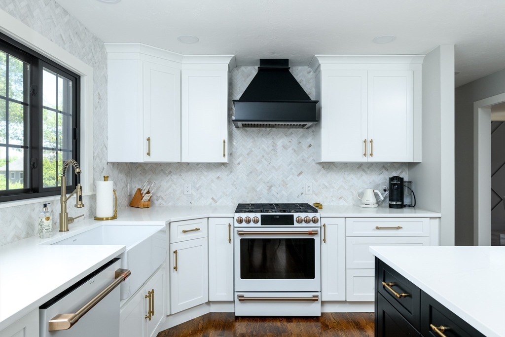 21 Round Table Road Shrewsbury, MA 01545 - Photo 3 of 40
