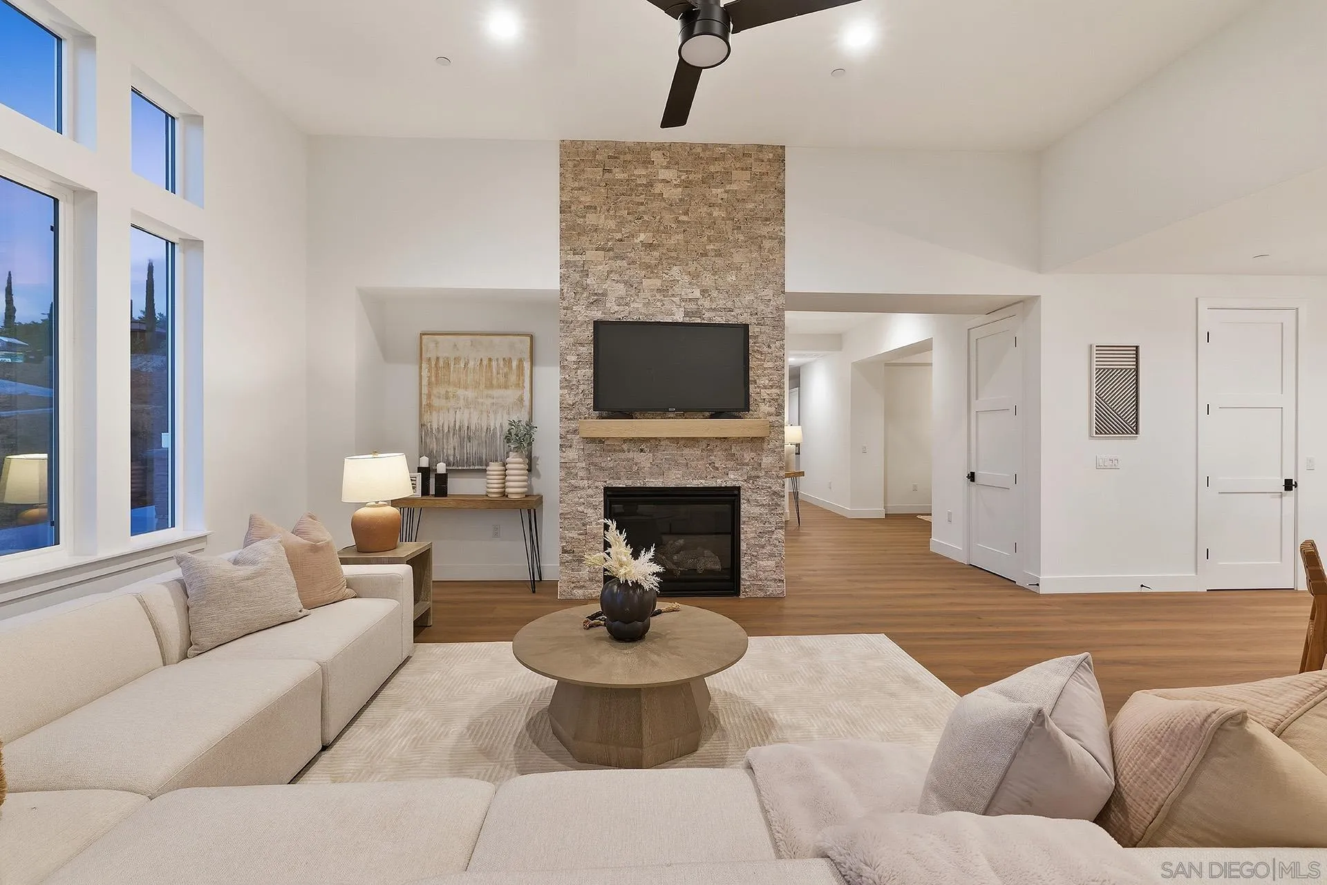 39301 Corte Venture Temecula, CA 92592 - Photo 3 of 37