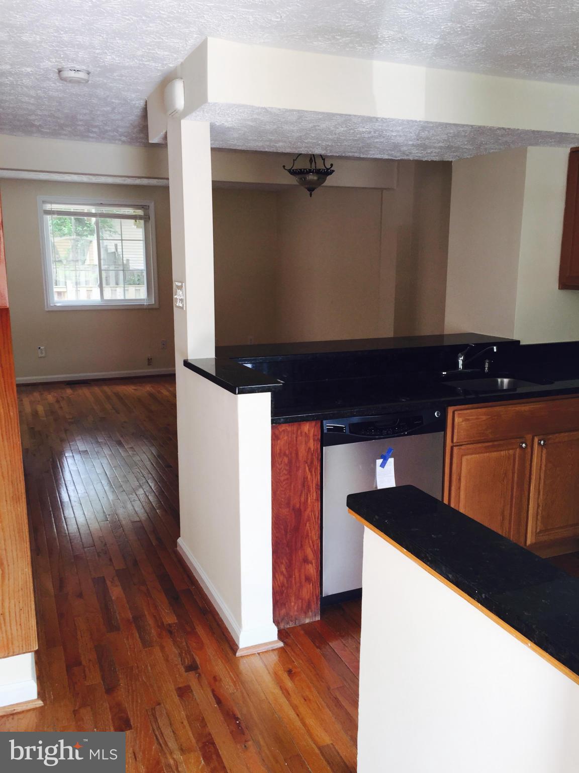 8229 Crestmont Circle Springfield, VA 22153 - Photo 2 of 21 Interior (General)