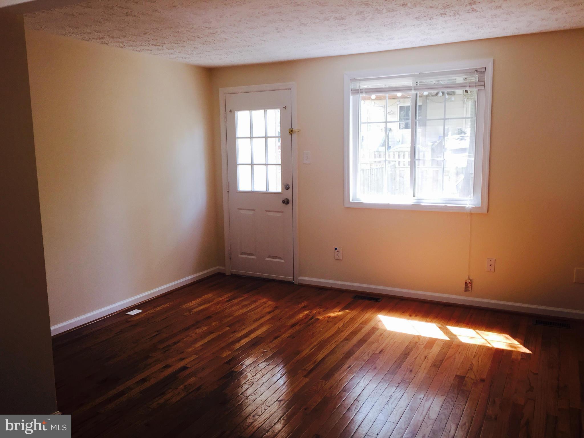 8229 Crestmont Circle Springfield, VA 22153 - Photo 11 of 21 Living Room