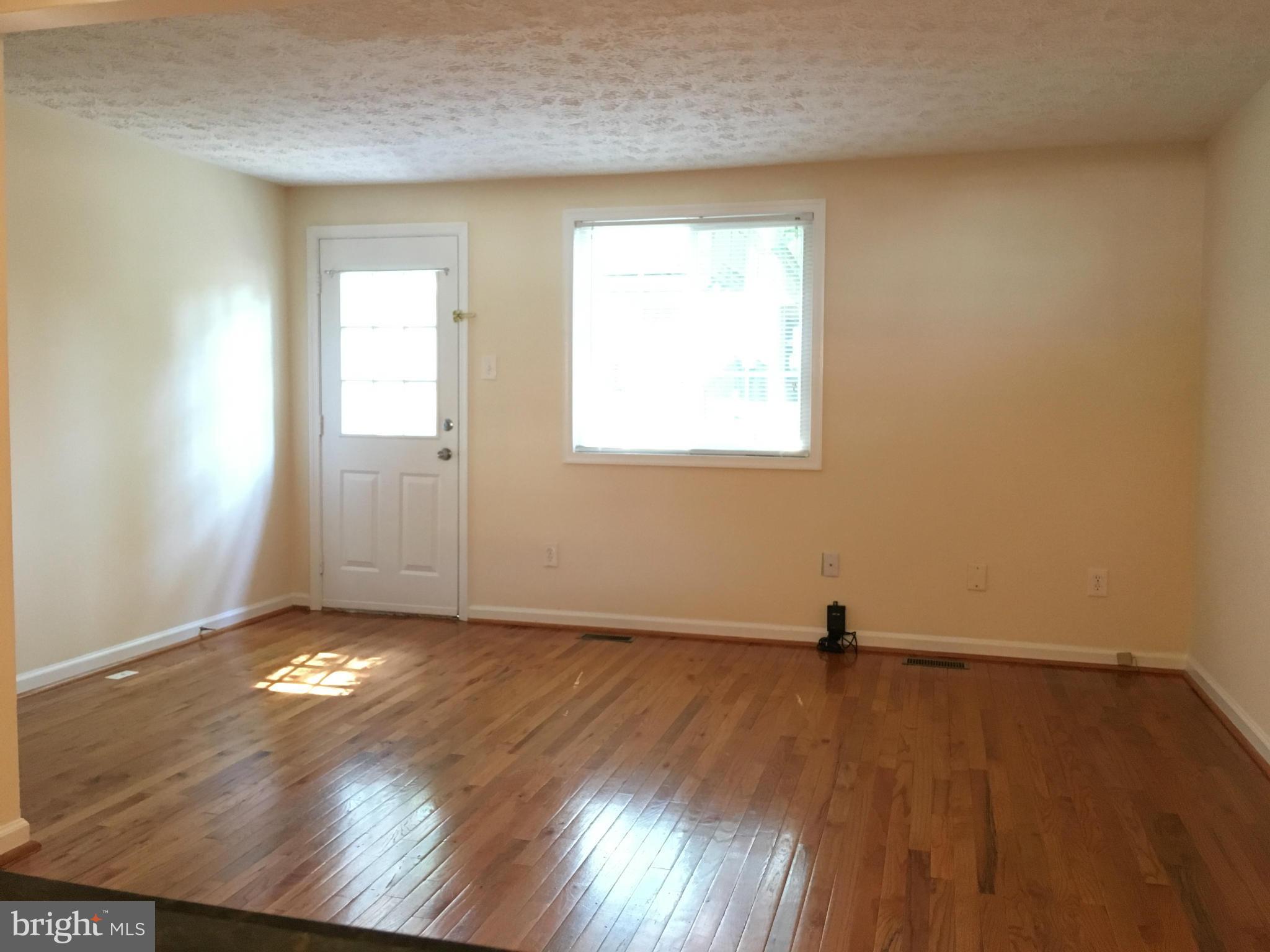 8229 Crestmont Circle Springfield, VA 22153 - Photo 9 of 21 Living Room