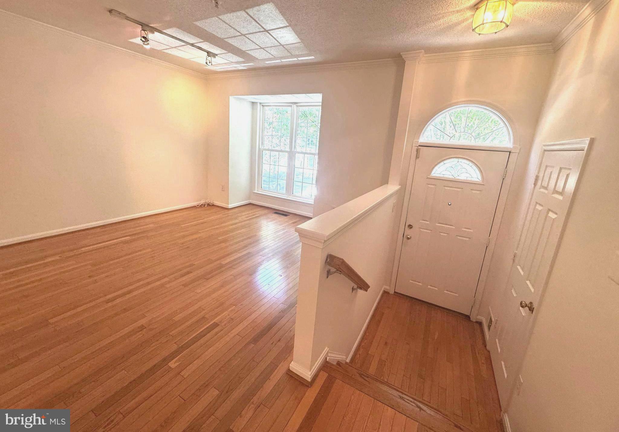 15110 Deer Valley Terrace Silver Spring, MD 20906 - Photo 4 of 32 Foyer