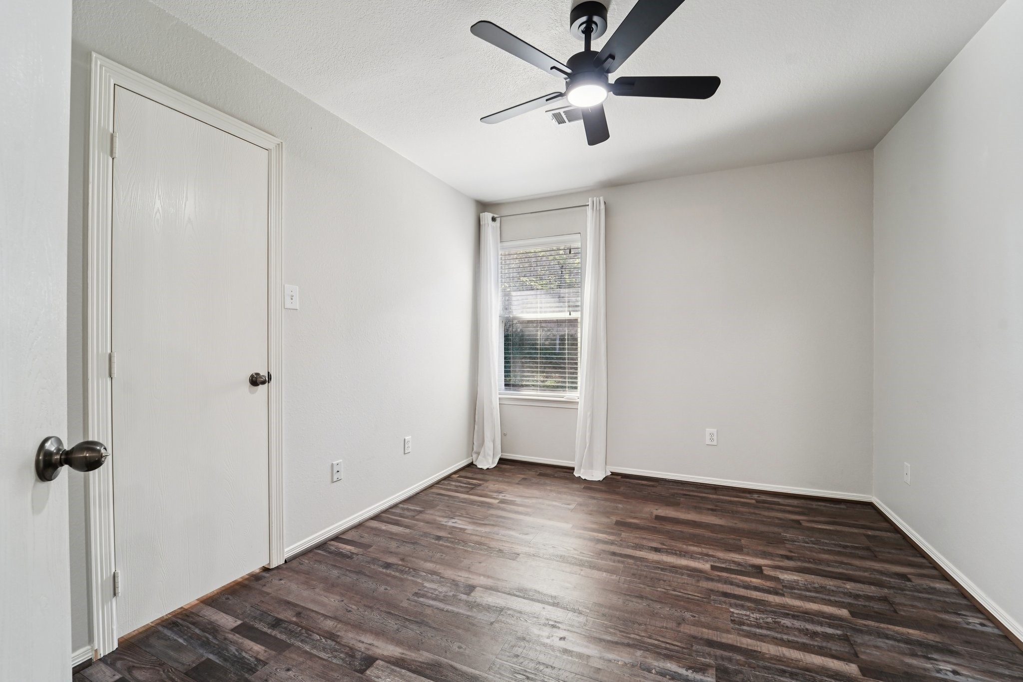 281 Mesa View Conroe, TX 77316 - Photo 18 of 38