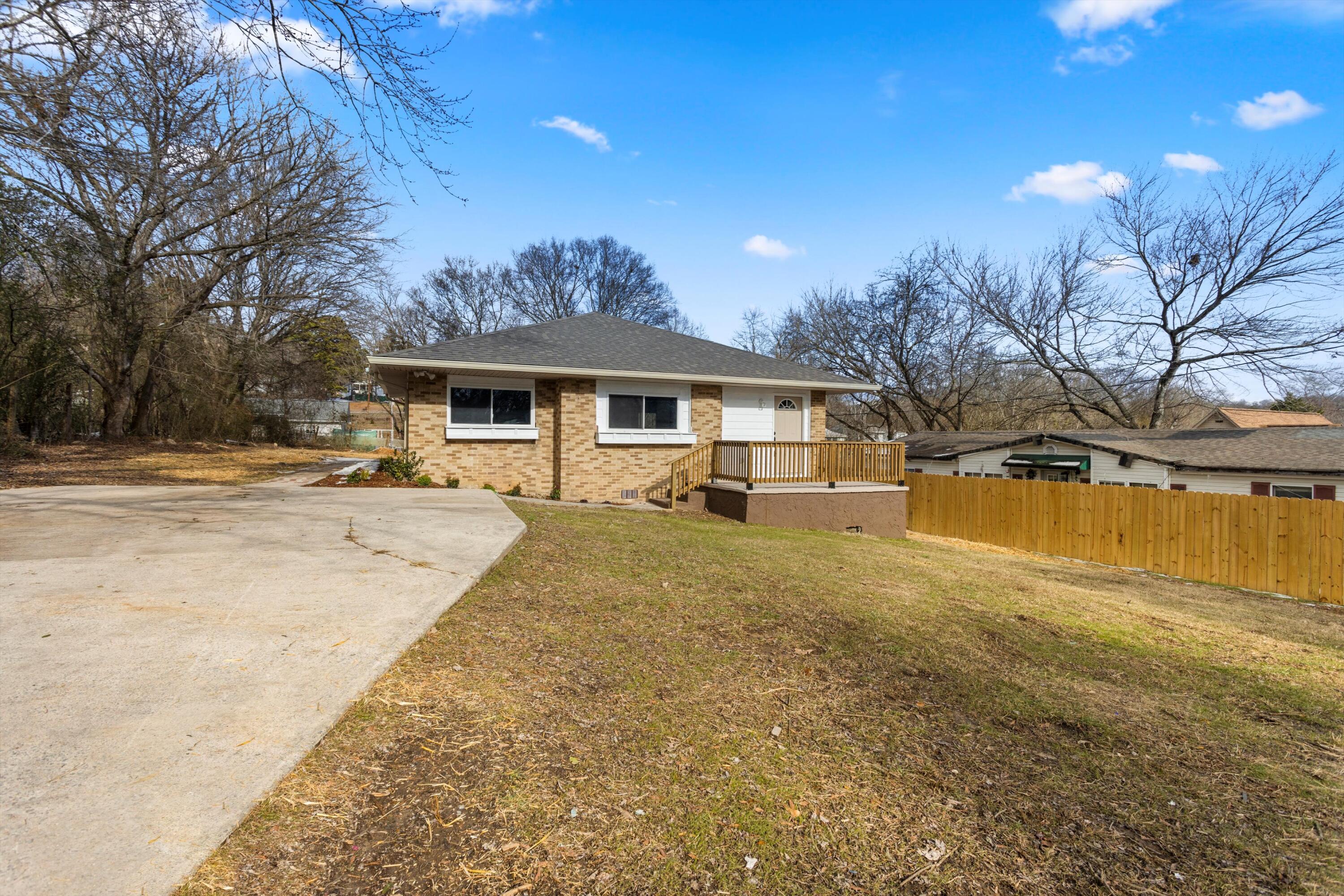 1601 Dallas Lake Road Hixson, TN 37343 - Photo 2 of 25 02-2M6A3523