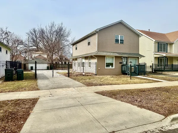 $294,900 | 324 22nd Avenue, Bellwood, IL 60104