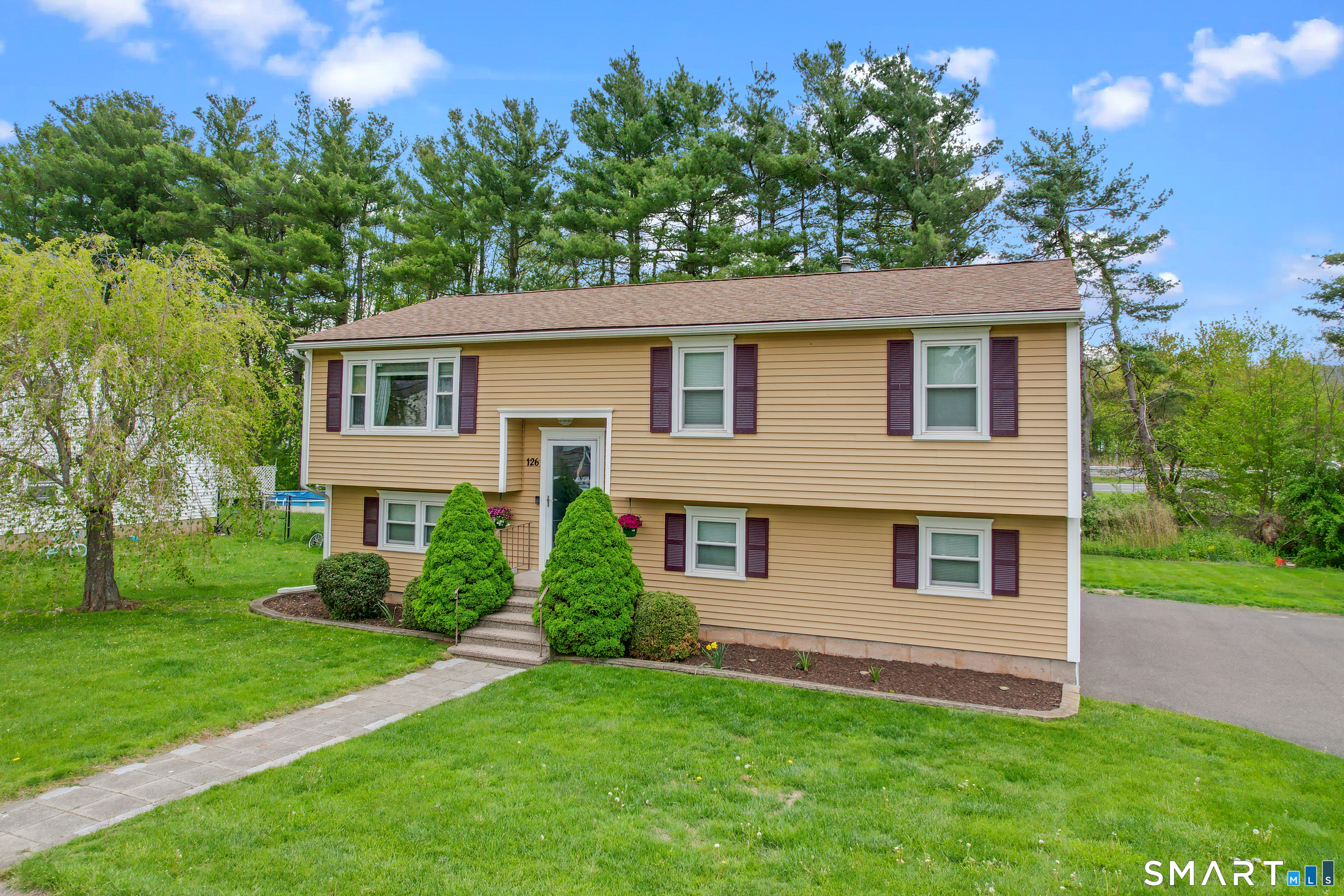 126 Cartpath Drive Meriden, CT 06450 - Photo 4 of 28